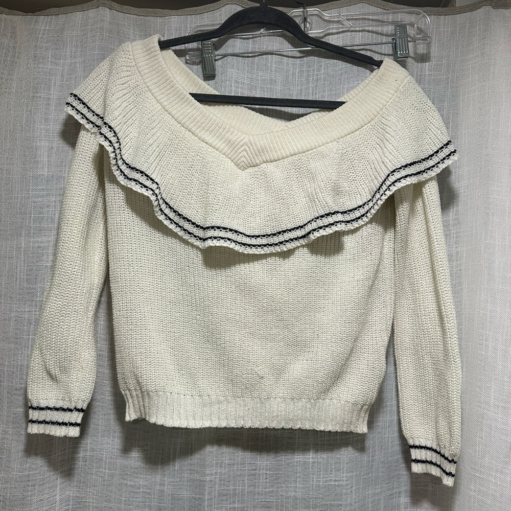 BB Dakota off the shoulder sweater like new!